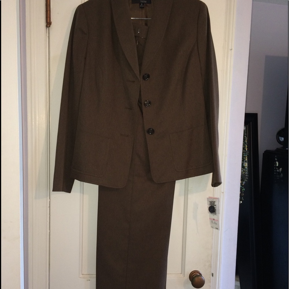 Brown single button pants suit